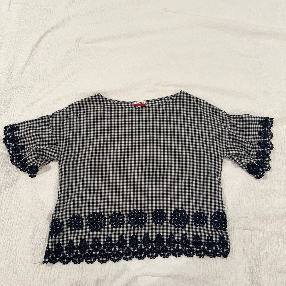 SUNO Navy and Black Cropped Top